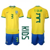 Billiga Brasilien Thiago Silva #3 Barnkläder Hemma fotbollskläder till baby VM 2022 Kortärmad (+ Korta byxor)